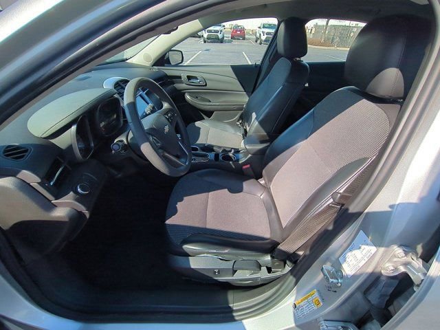 Used 2016 Chevrolet Malibu LT image 8