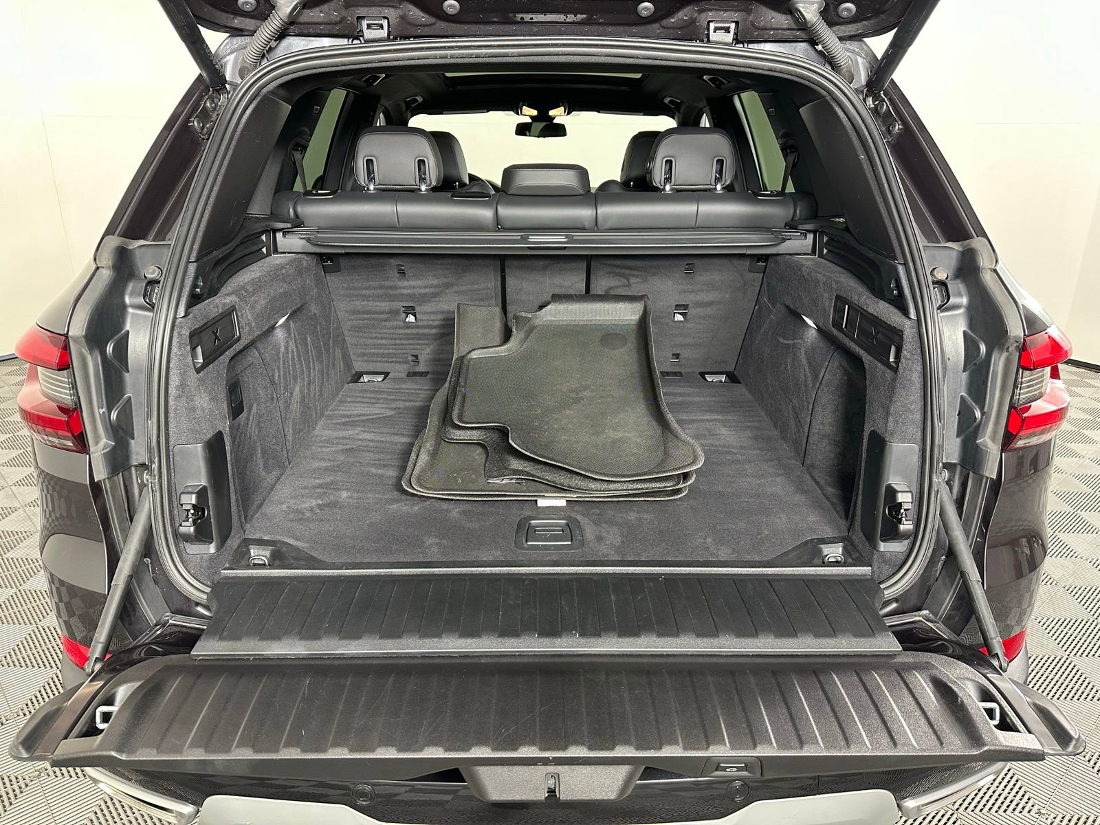 Used 2023 BMW X5 xDrive40i w/ Premium Package image 29