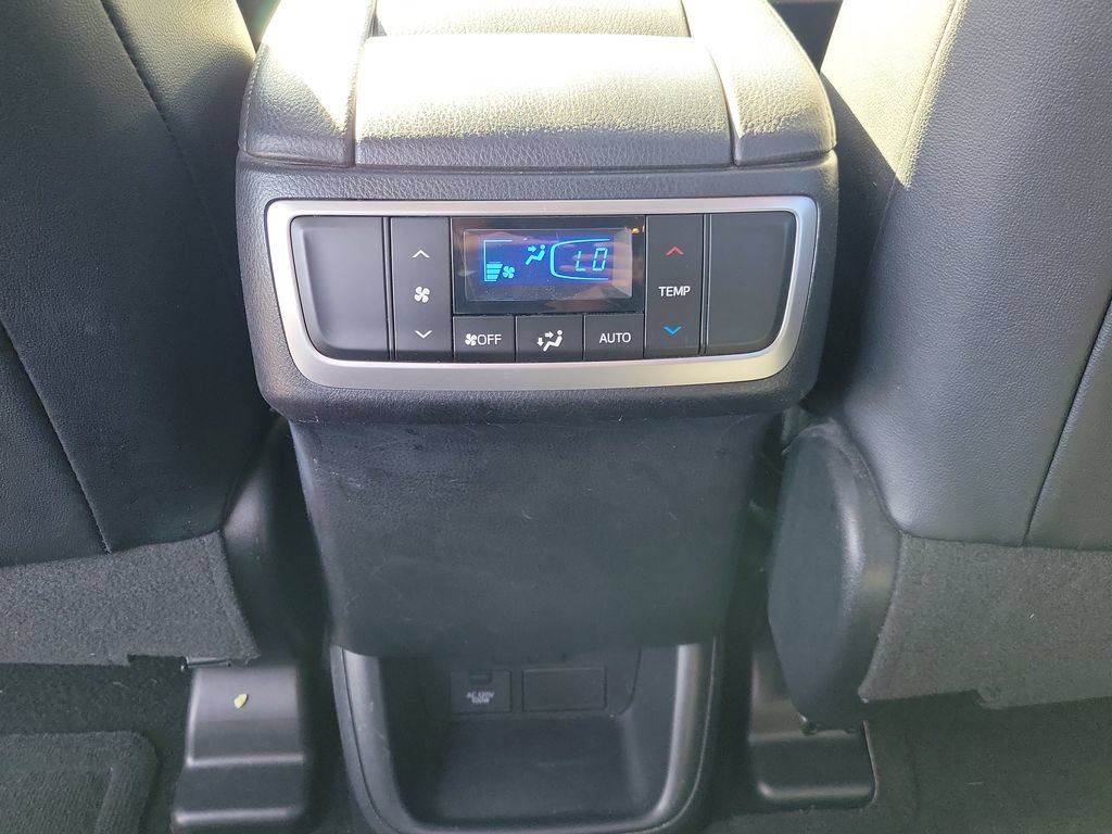 Used 2019 Toyota Highlander XLE FWD image 18