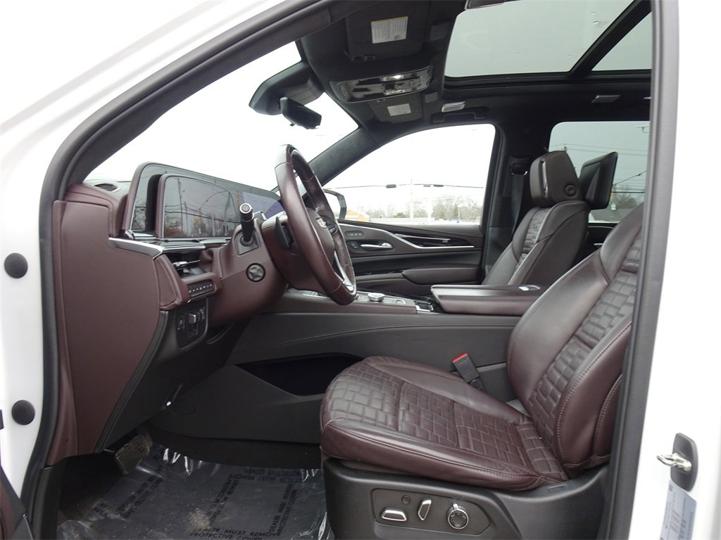 Certified 2023 Cadillac Escalade ESV Premium Luxury Platinum w/ LPO, Radiant Package image 9