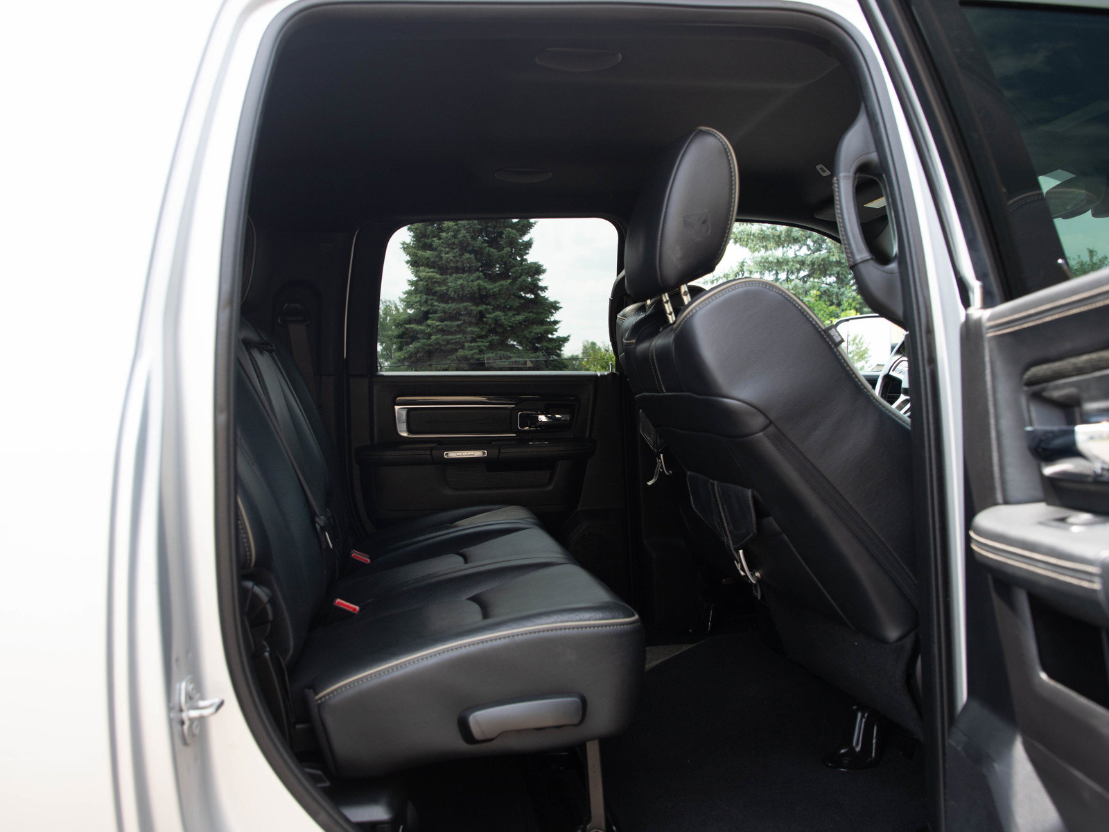 Used 2017 RAM 2500 Limited AWD/4WD image 12