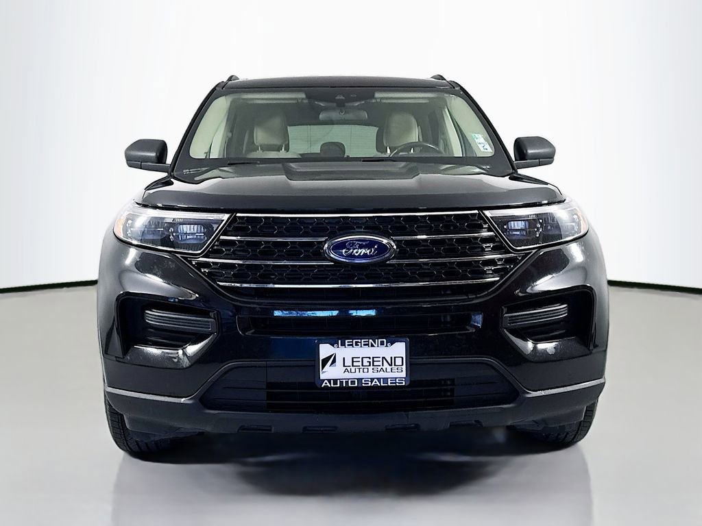 Used 2024 Ford Explorer XLT AWD/4WD image 2