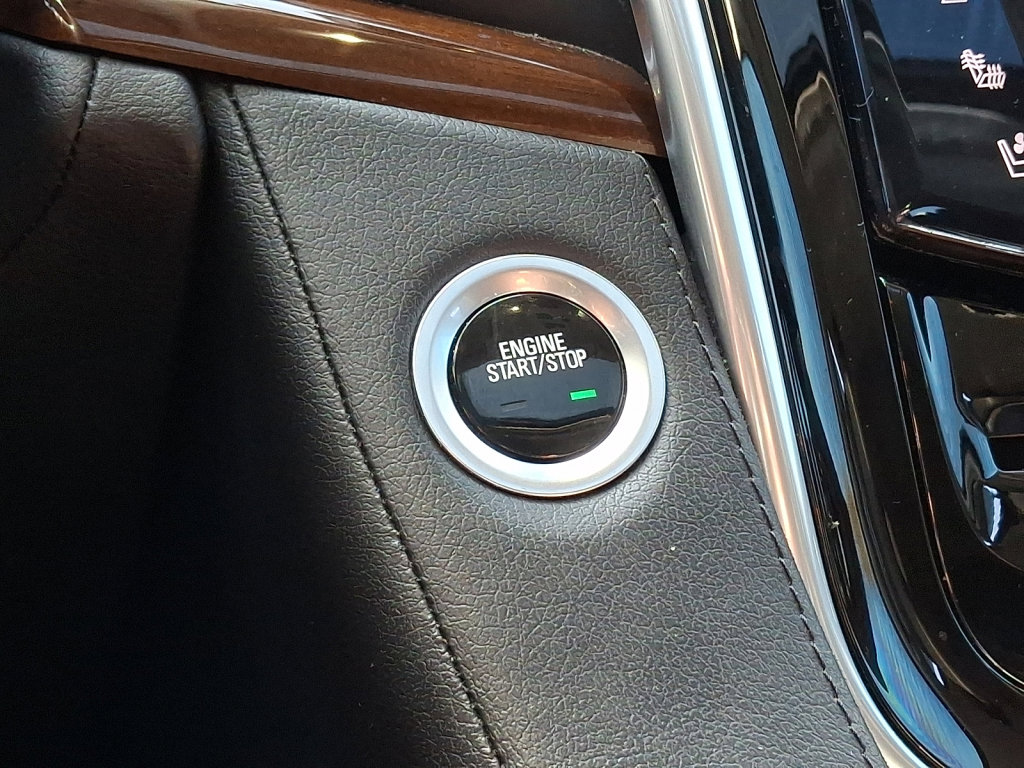 Used 2020 Cadillac Escalade Luxury AWD/4WD image 29