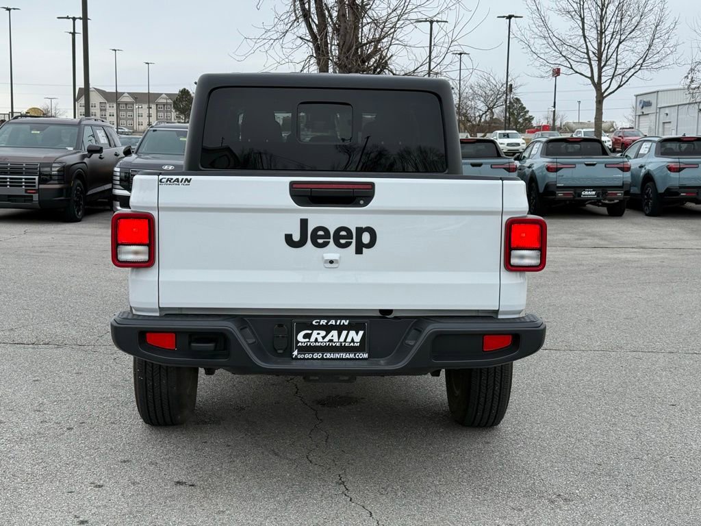Used 2025 Jeep Gladiator Sport image 6