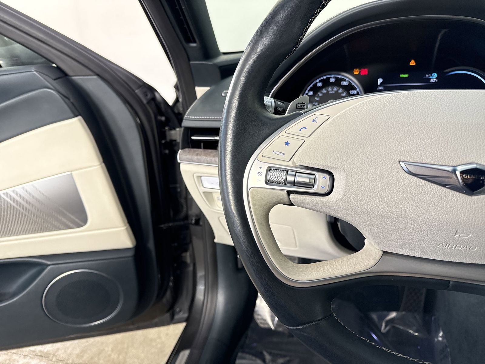 Used 2024 Genesis G80 image 12