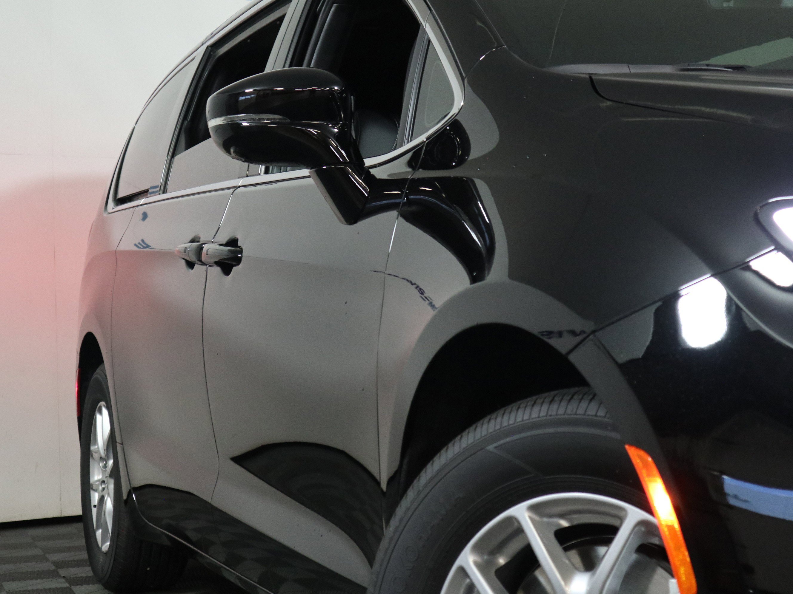 New 2026 Chrysler Pacifica Select image 3