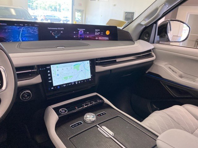 New 2026 Lincoln Navigator L Black Label AWD/4WD image 18