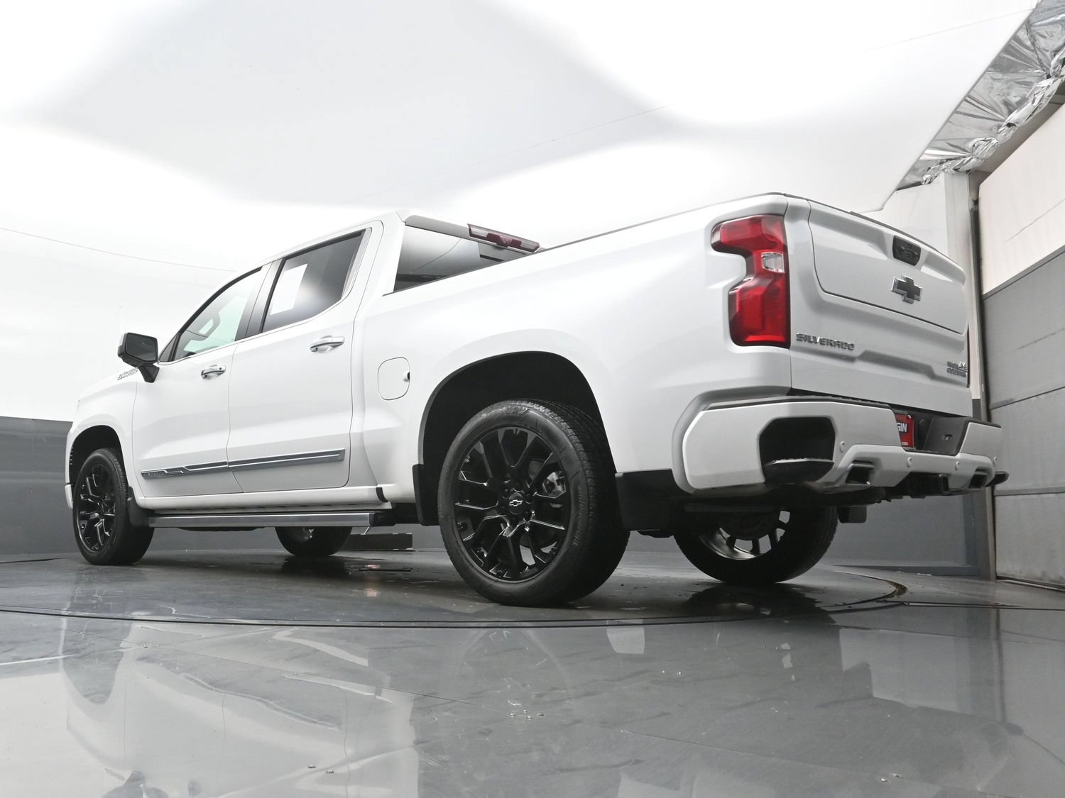 Used 2025 Chevrolet Silverado 1500 High Country AWD/4WD image 33