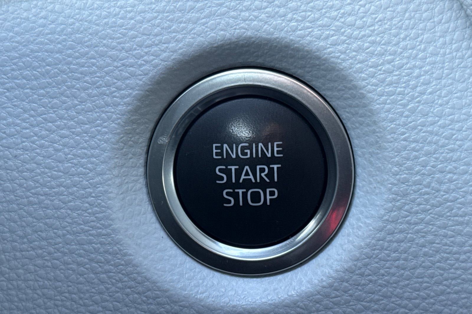 Used 2025 Toyota Corolla SE image 32