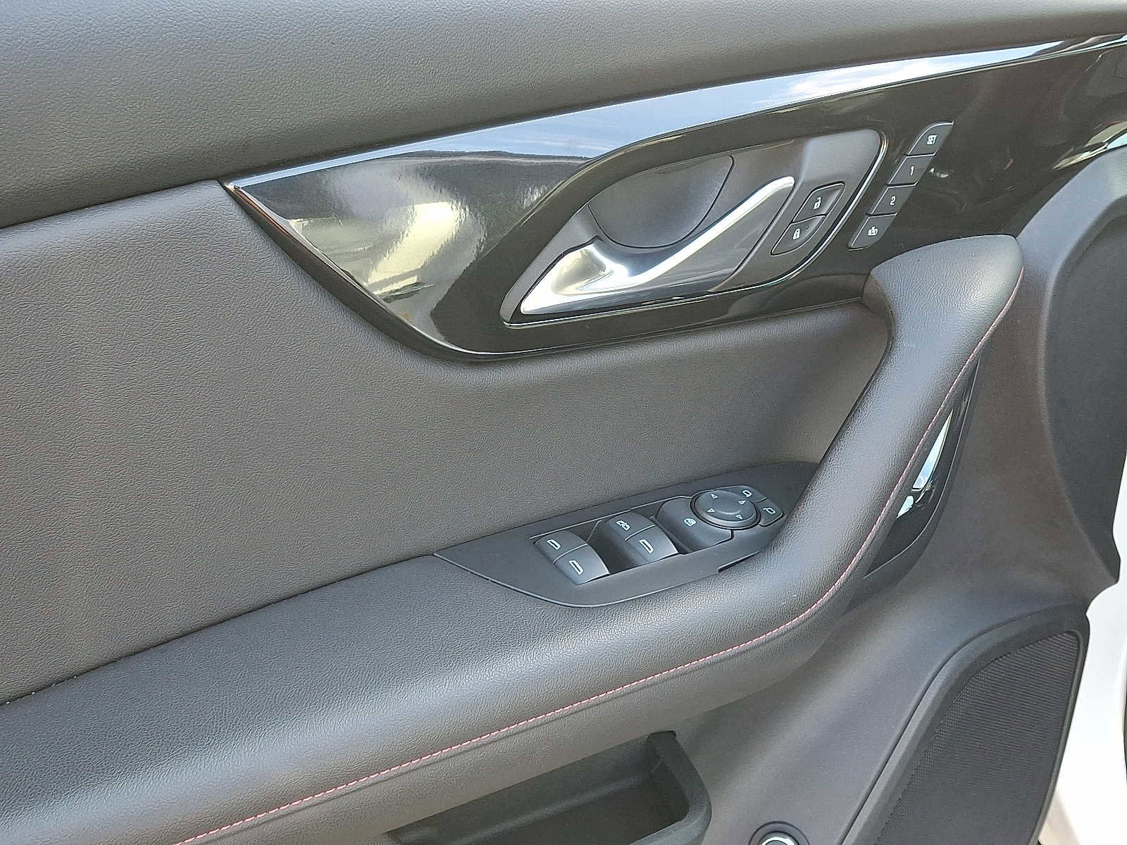 Certified 2023 Chevrolet Blazer RS w/ Driver Confidence II Package image 12