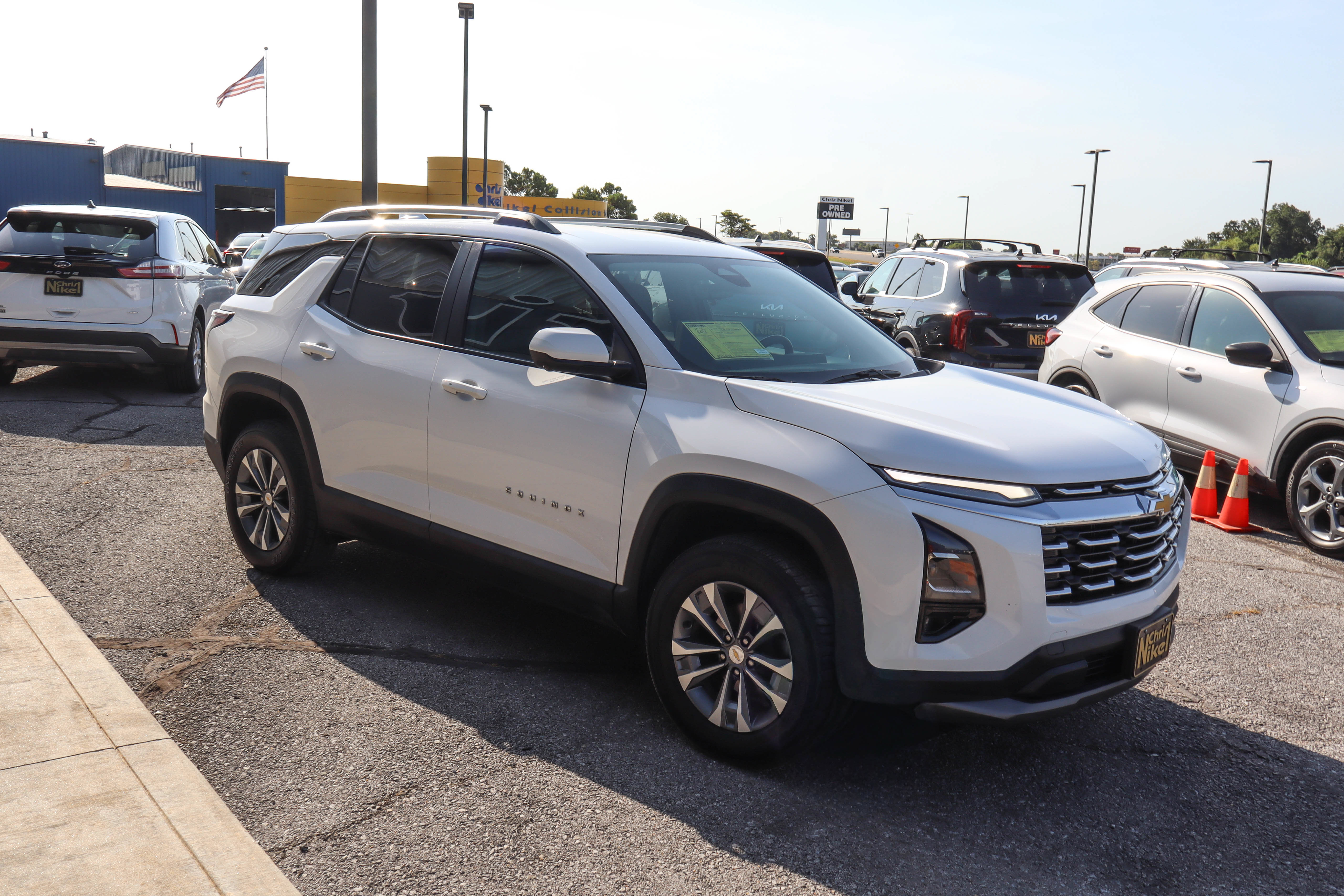 Used 2025 Chevrolet Equinox LT w/ Convenience Package II FWD image 3