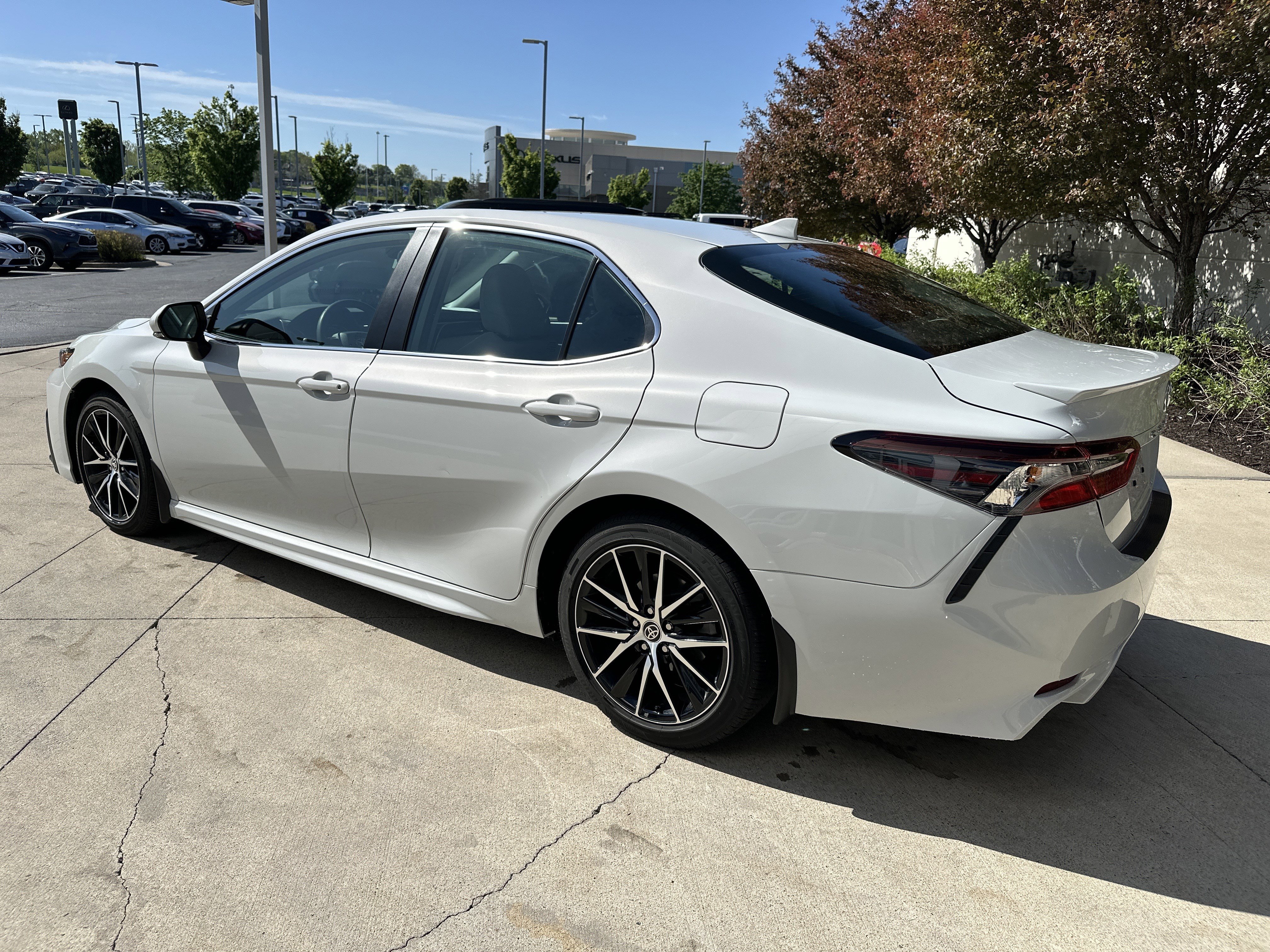 Used 2023 Toyota Camry SE w/ Convenience Package FWD image 7