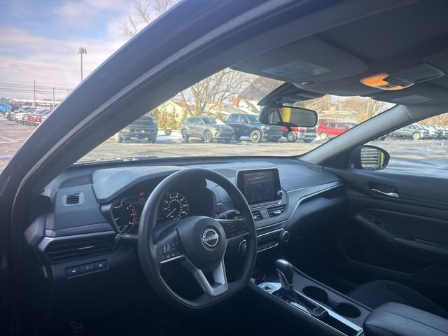 Used 2025 Nissan Altima 2.5 SV image 15