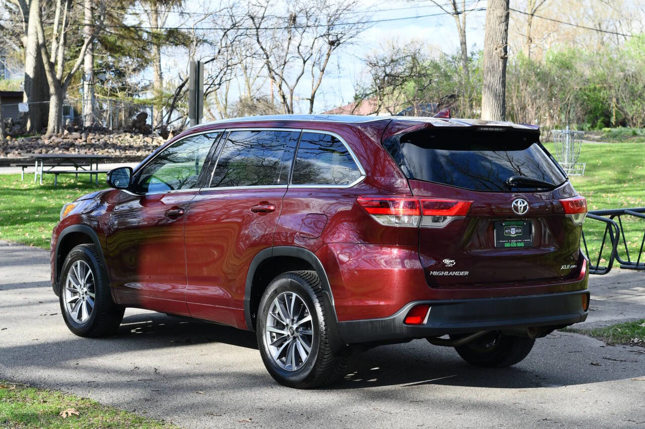 Used 2018 Toyota Highlander XLE image 4