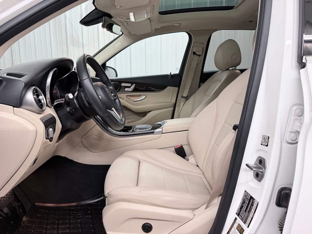 Used 2021 Mercedes-Benz GLC 300 image 10