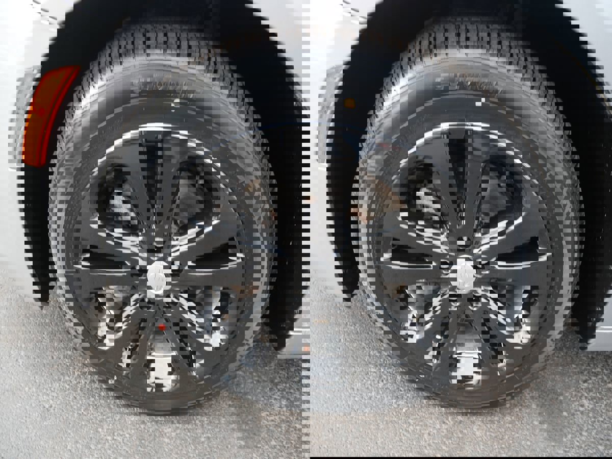 Used 2015 Chrysler 200 Limited w/ Convenience Group image 35