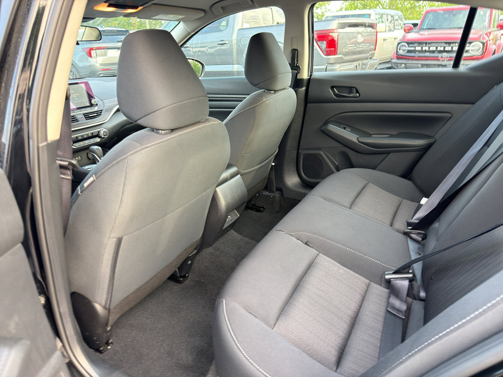Used 2025 Nissan Altima 2.5 SV FWD image 6