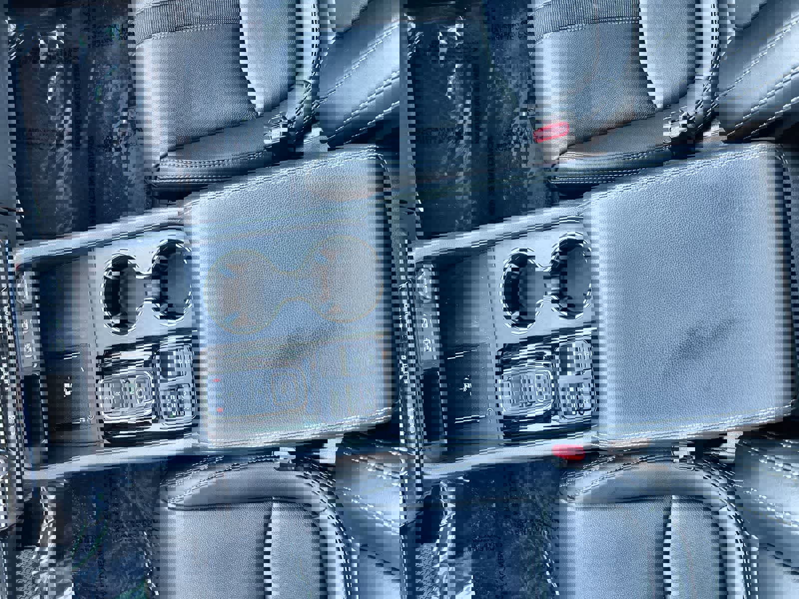 Used 2024 Honda Pilot Touring image 16