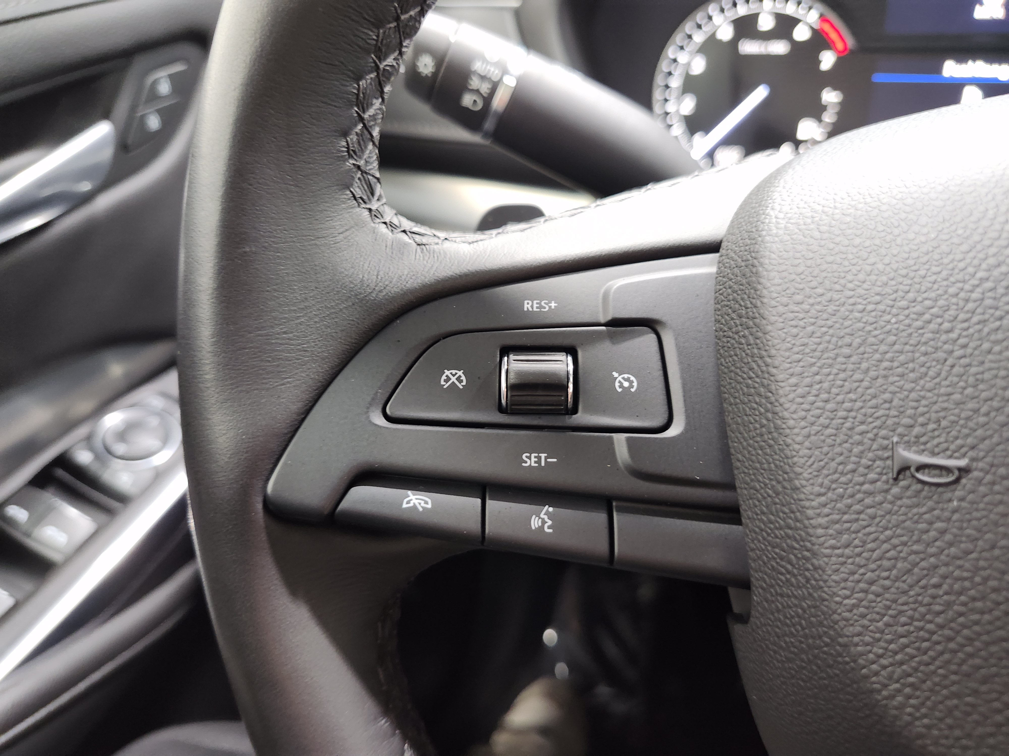 Used 2019 Cadillac XT4 Premium Luxury AWD/4WD image 39