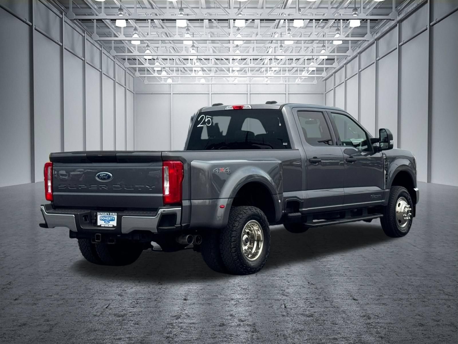 Used 2024 Ford F350 XLT AWD/4WD image 11