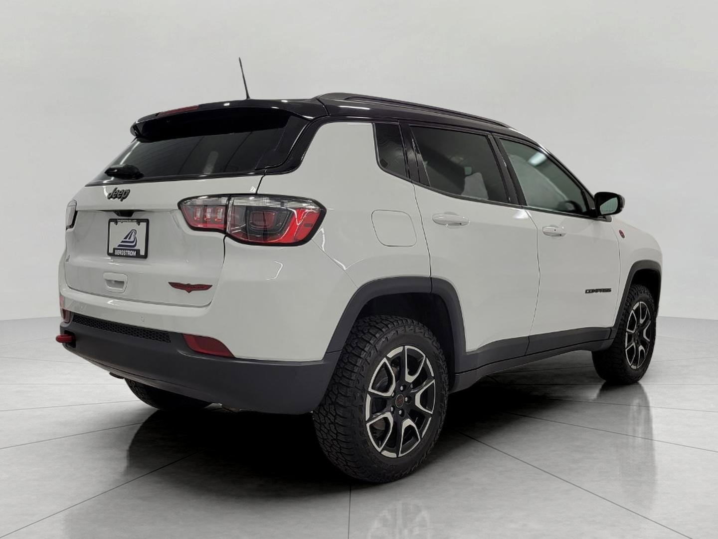 Used 2025 Jeep Compass Trailhawk AWD/4WD image 19