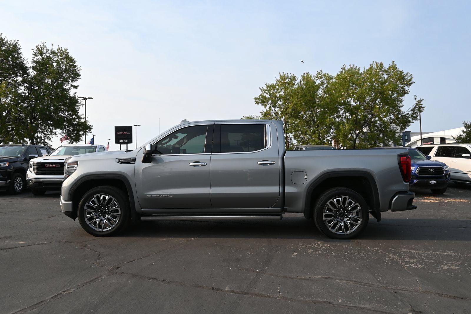 Used 2025 GMC Sierra 1500 Denali Ultimate AWD/4WD image 4