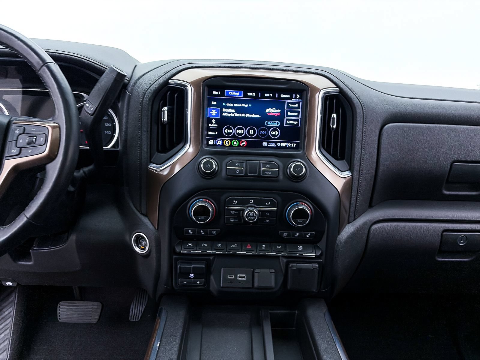 Used 2020 Chevrolet Silverado 1500 High Country w/ Technology Package AWD/4WD image 12