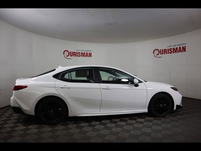 Used 2025 Toyota Camry SE w/ Convenience Package image 15