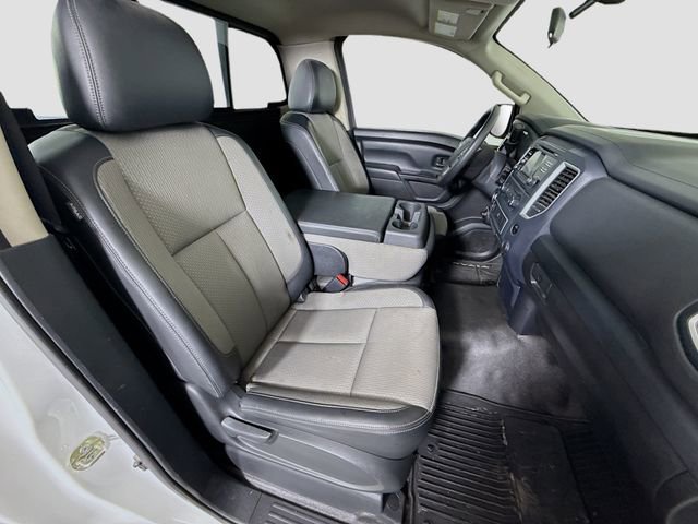 Used 2017 Nissan Titan S image 22