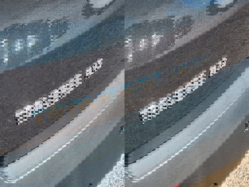 Used 2021 Chevrolet Traverse LT image 18