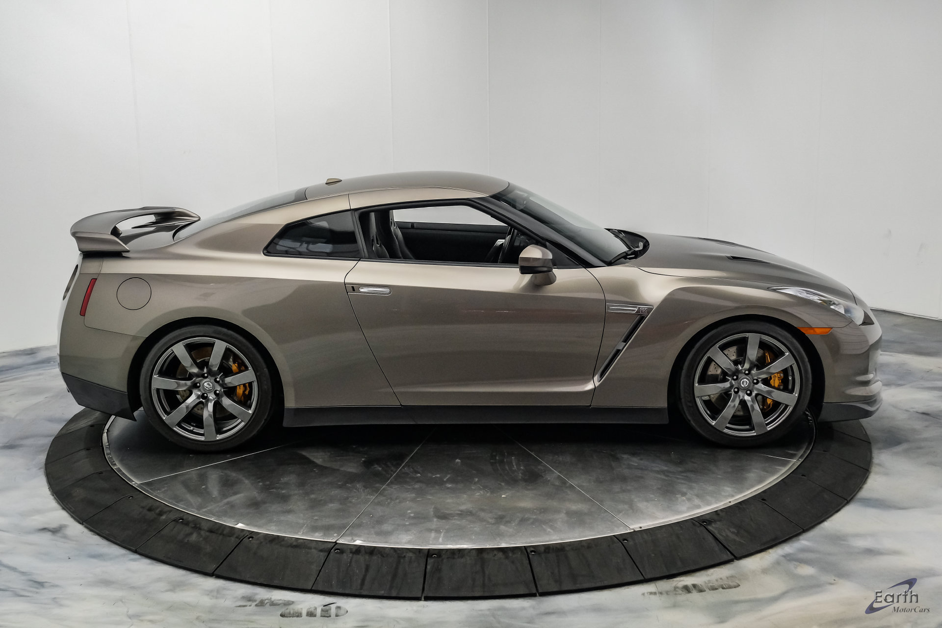 Used 2009 Nissan GT-R Premium AWD/4WD image 29