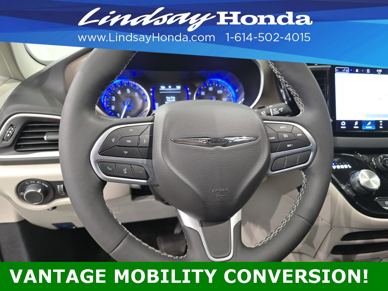 Used 2022 Chrysler Voyager LX image 15