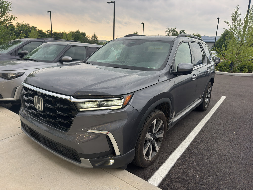 Used 2025 Honda Pilot Elite image 2