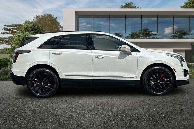 Certified 2023 Cadillac XT5 Sportv w/ Technology Package AWD/4WD image 3