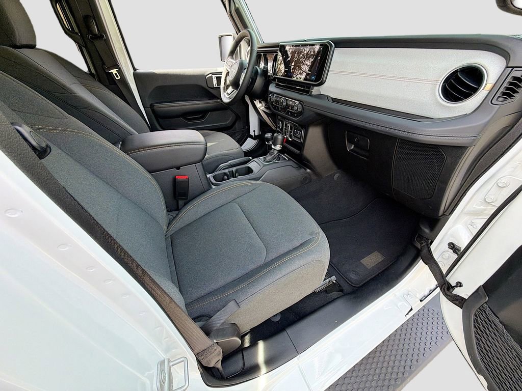 Used 2025 Jeep Wrangler Unlimited Sahara image 40