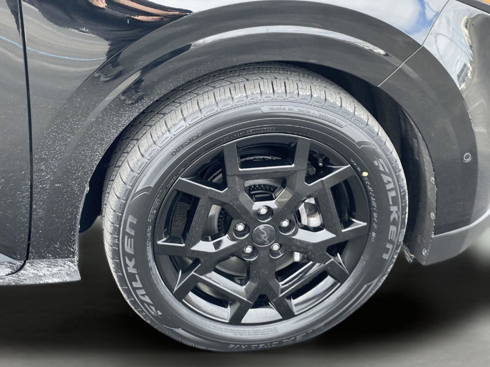 Used 2025 Kia Carnival SX Prestige image 9