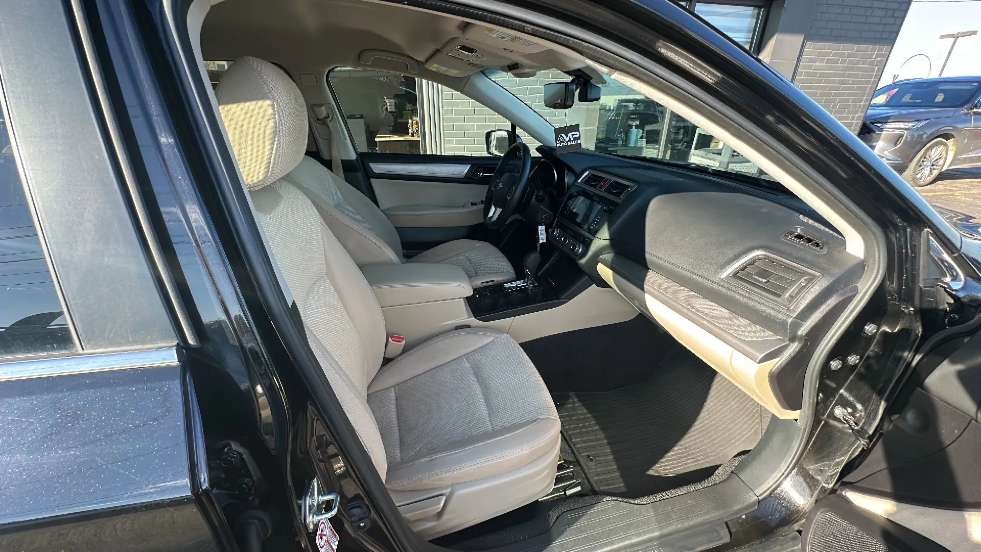 Used 2017 Subaru Outback 2.5i Premium image 14