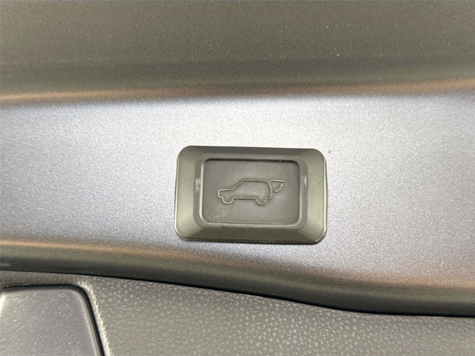 Used 2024 Toyota RAV4 XLE Premium FWD image 39