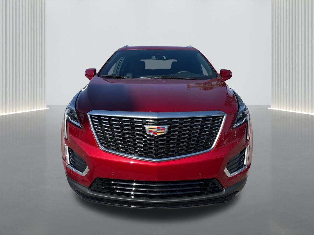 New 2025 Cadillac XT5 Luxury image 2
