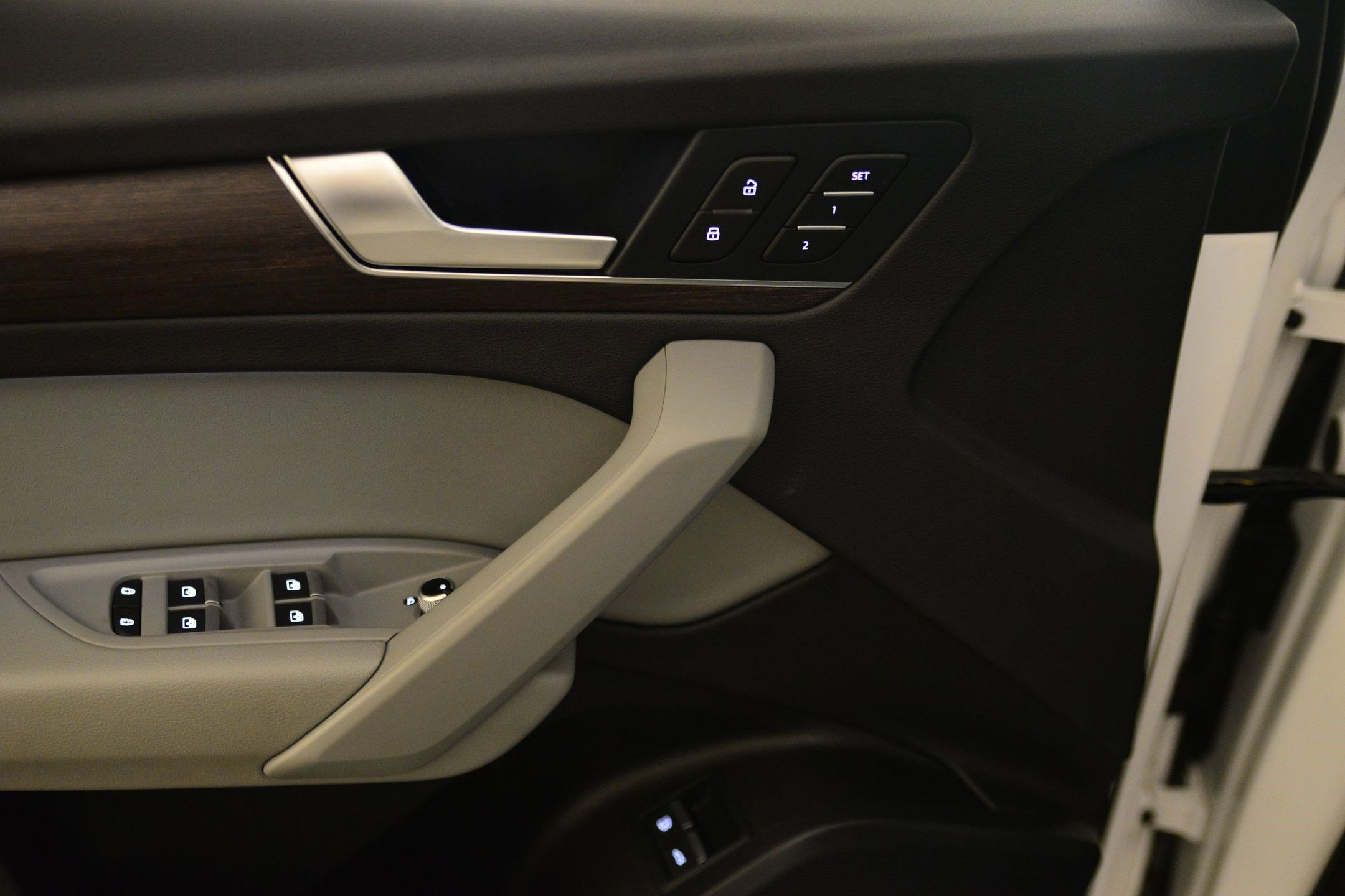 Certified 2022 Audi Q5 e Premium w/ Convenience Package image 9