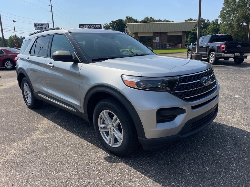 Used 2022 Ford Explorer XLT w/ Class IV Trailer Tow Package image 2