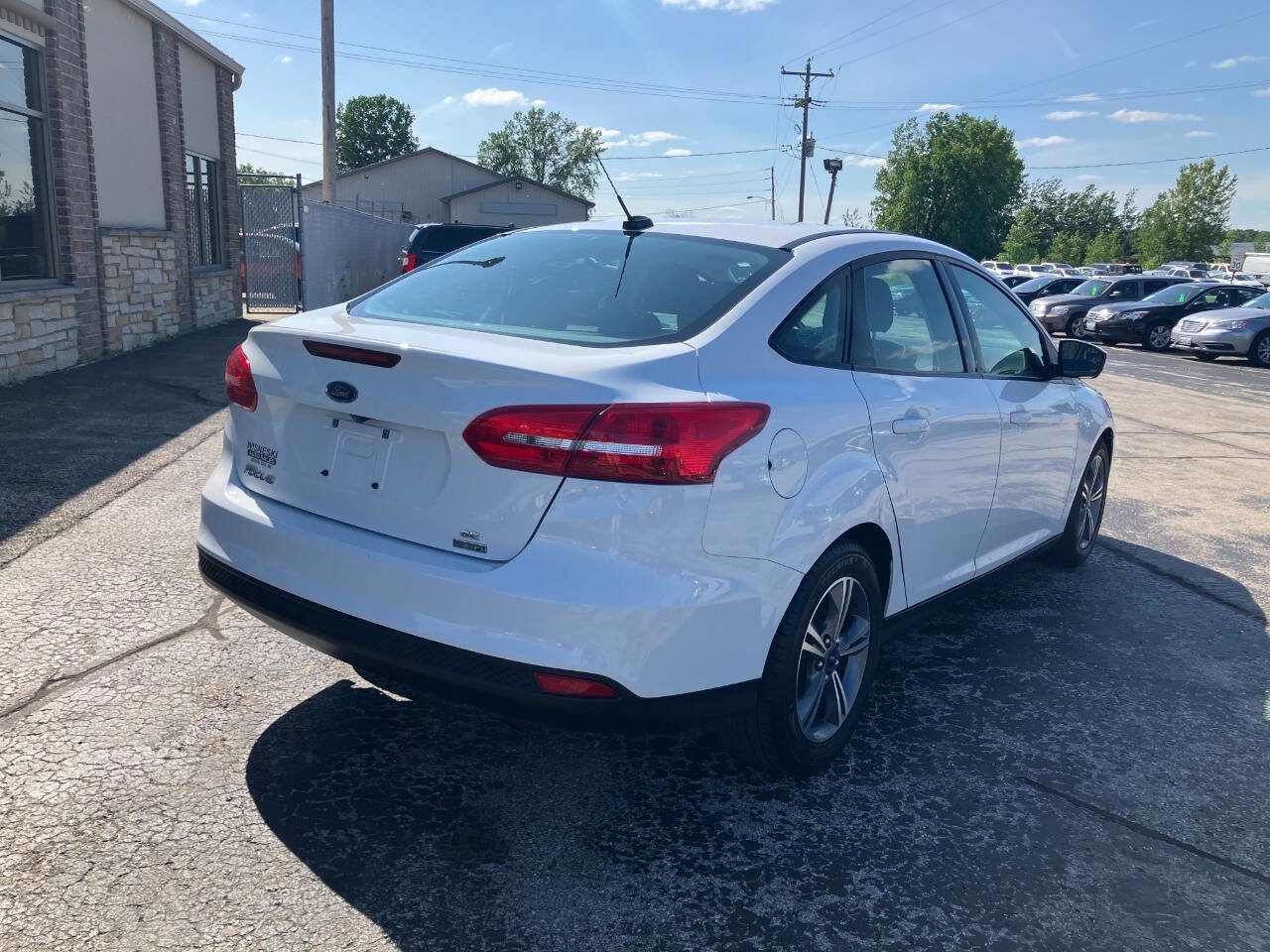 Used 2018 Ford Focus SE w/ SE Appearance Package image 3