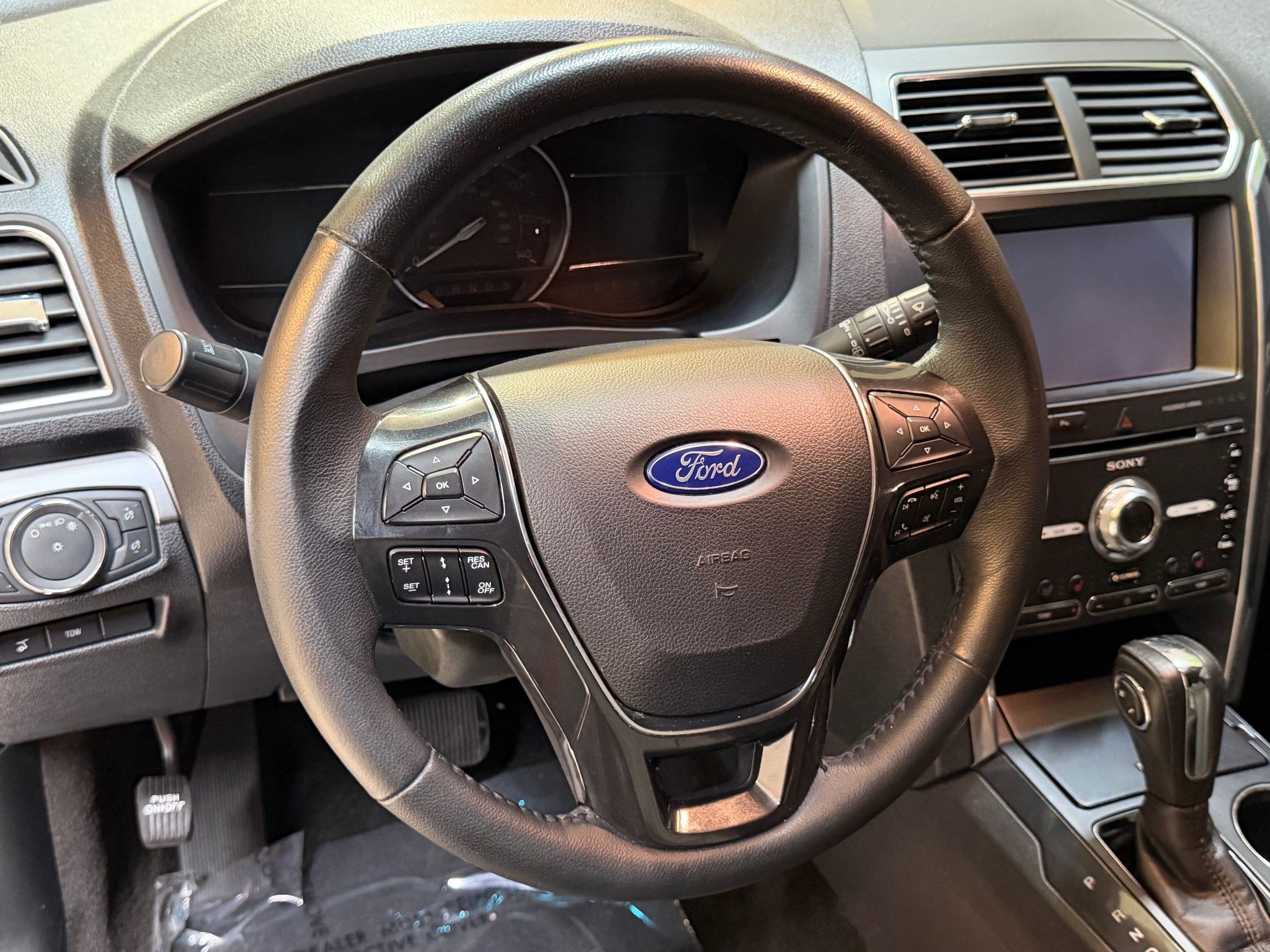 Used 2018 Ford Explorer Limited w/ Equipment Group 301A FWD image 15
