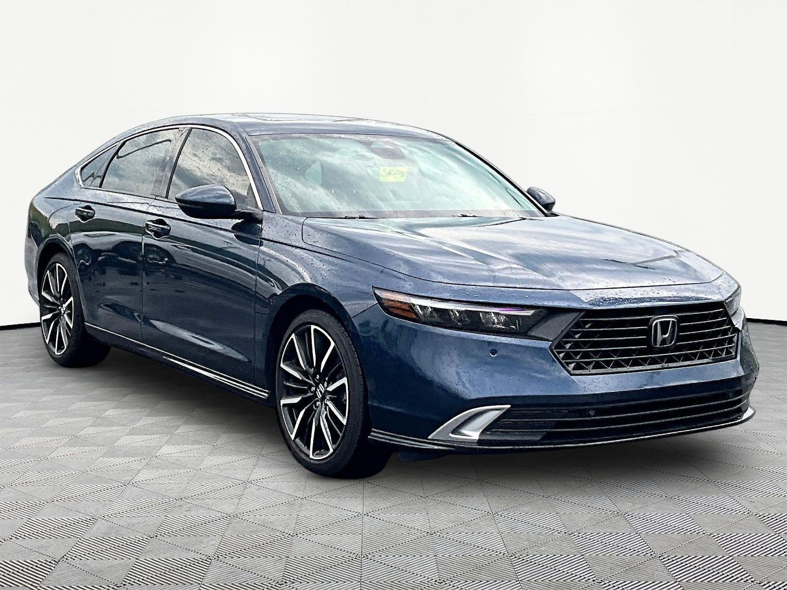 Used 2025 Honda Accord Touring image 3