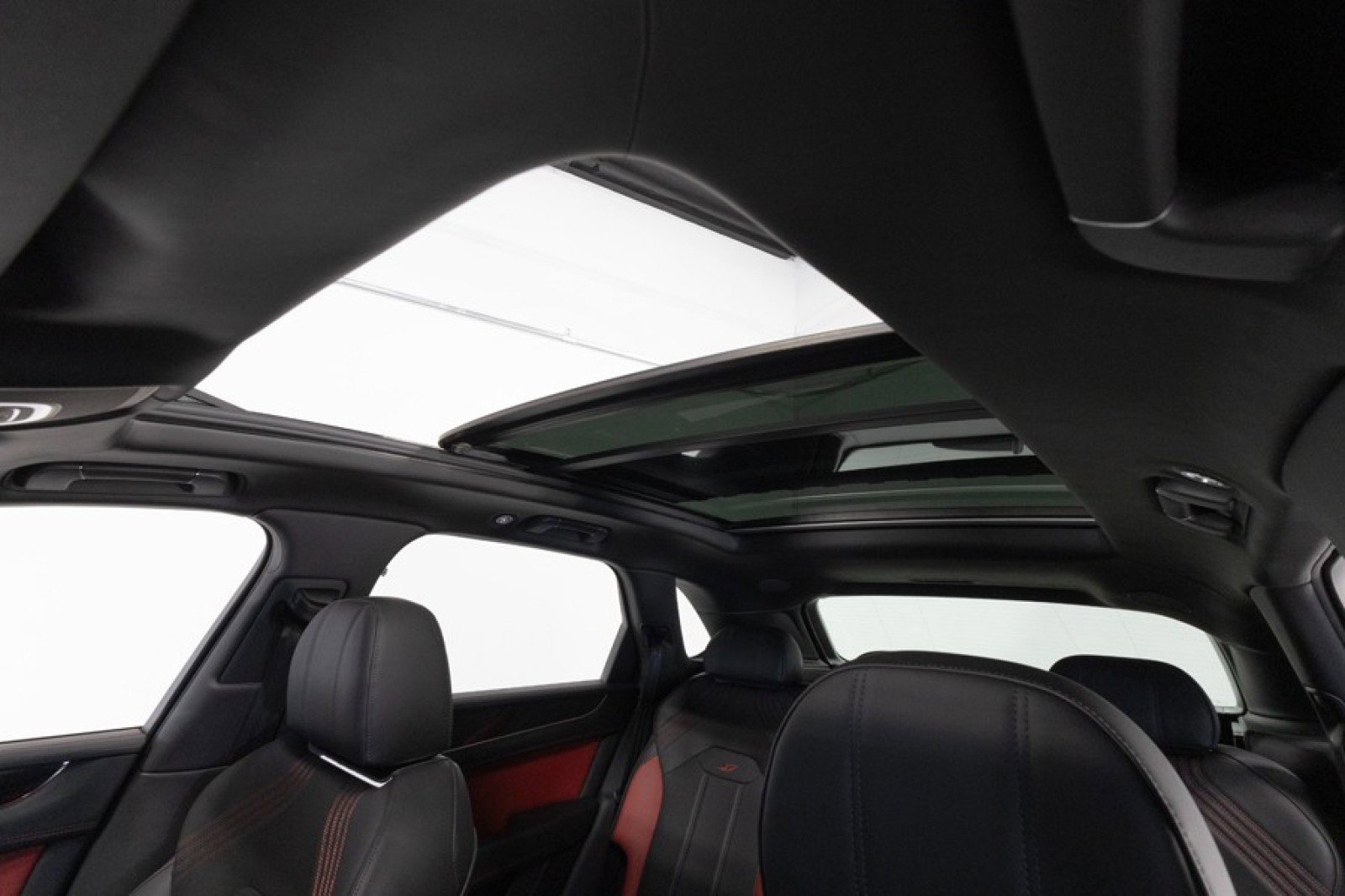 Used 2022 Bentley Bentayga AWD/4WD image 39