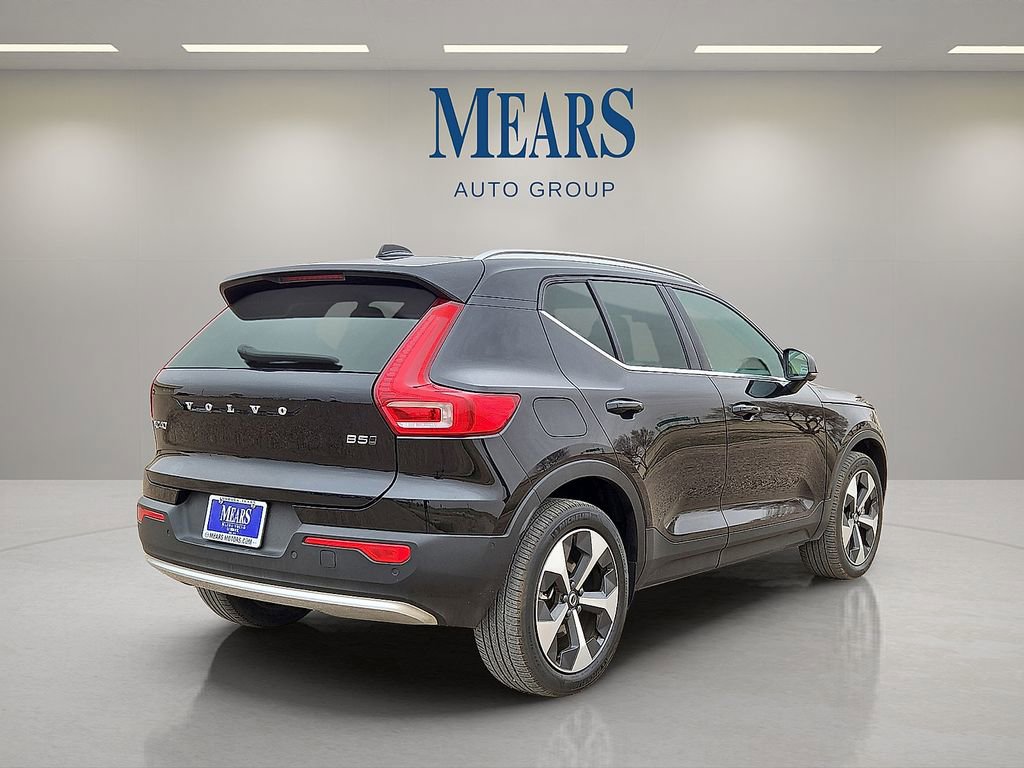Used 2024 Volvo XC40 B5 Plus AWD/4WD image 5