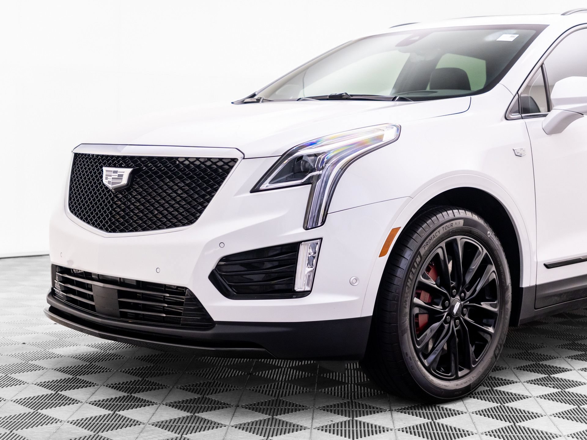Certified 2026 Cadillac XT5 Sportv w/ LPO, Onyx Lite Package AWD/4WD image 42