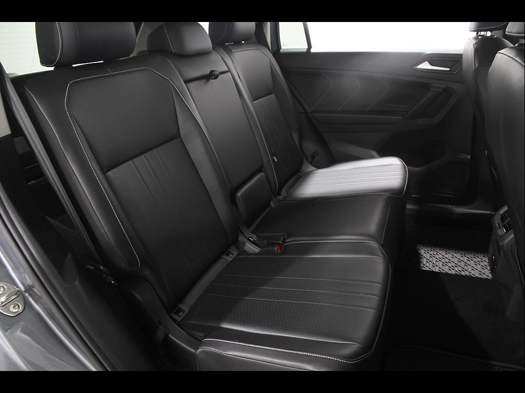 Used 2023 Volkswagen Tiguan SE AWD/4WD image 17