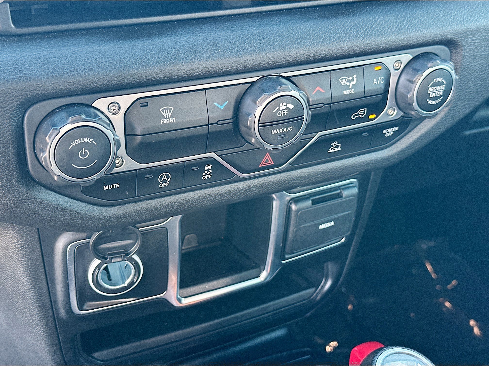 Used 2024 Jeep Wrangler Sport image 15