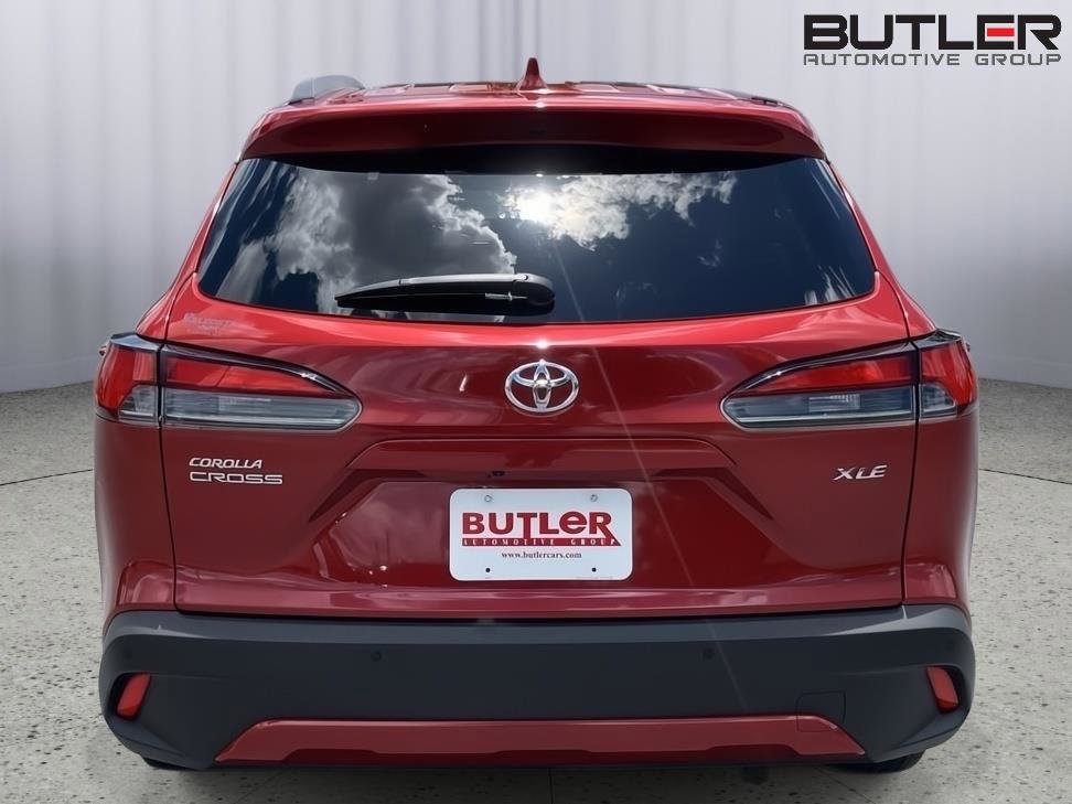 Certified 2023 Toyota Corolla Cross XLE image 4